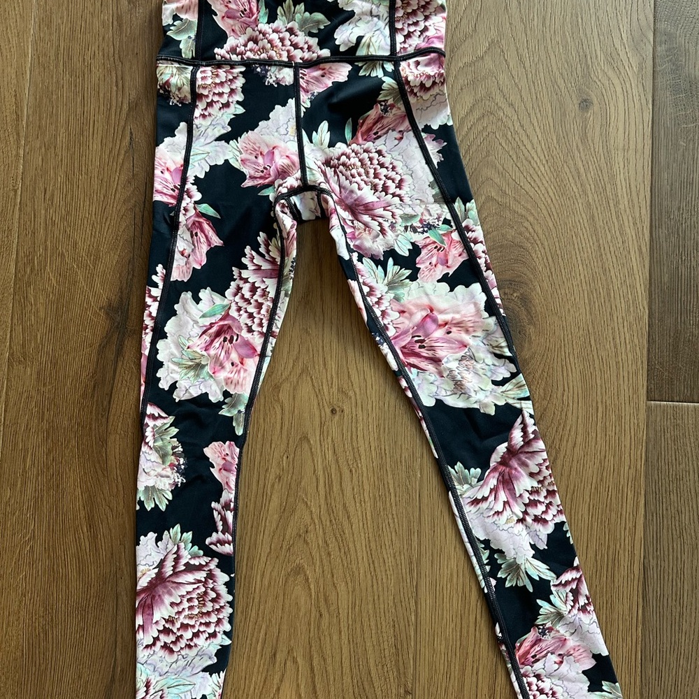 Women’s Athleta Floral Leggings - Pink and Black size XXS